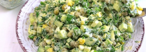 Легкий салат с яйцами и огурцами