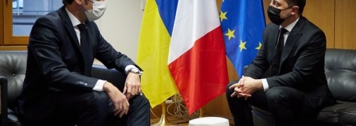 Эммануэль Макрон пытается доказать важную роль Франции в переговорах с Россией