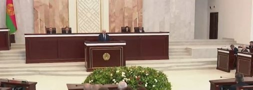 Сами ешьте наркотики и ловите мигрантов: Лукашенко обиделся на авиационную блокаду Беларуси