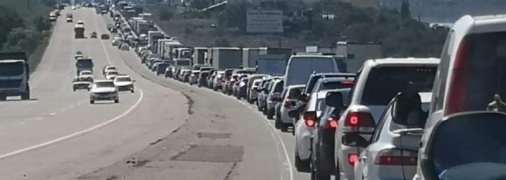  К ночи может рассосется: на въезде в Киев со стороны Одессы образовалась затяжная пробка (фото)