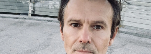 Святослав Вакарчук виступив на пішохідному мосту у Києві