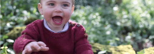 Кейт Миддлтон показала фото младшего из детей - принца Луи