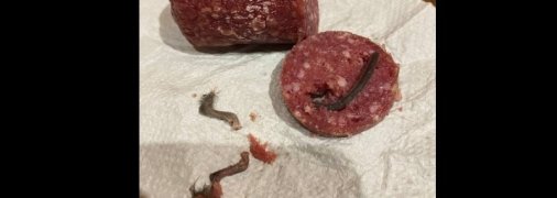 "Ням-ням деликатес": в колбасе скандального мясокомбината нашли новую "начинку" (фото, видео)