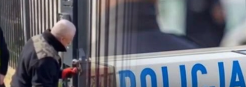 Польские власти ломают двери в школу при посольстве рф