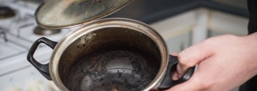 Как отмыть кастрюлю от пригоревшего молока