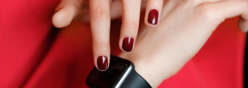 Бордові нігті прикрасять будь-який осінній образ