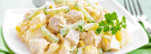 Курячий салат з кукурудзою та сухариками