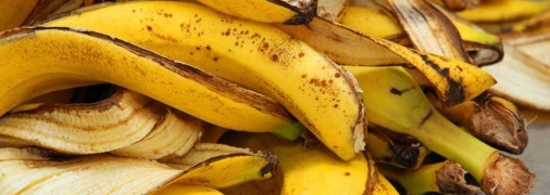 Бананова шкірка стане помічником у дачних справах