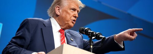 Почему Трамп не хочет менять свою странную прическу