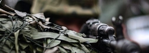 Воин защищает Украину от захватчиков из россии