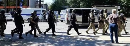 В России мужчина захватил банк, угрожая рюкзаком с торчащими проводами: это почти сработало