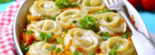 Быстрые пельмени "Розочки" в томатном соусе