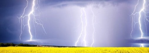 На Луганщине молния убила двух человек 