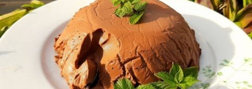 Необычный десерт из шоколада и яблок