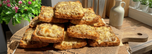 Запеченные тосты с мясной начинкой и сыром