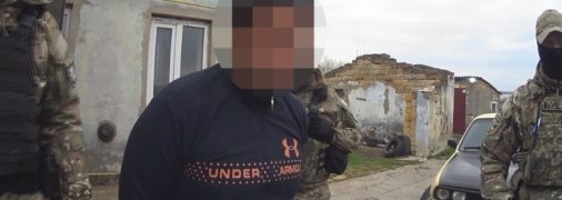 Под Одессой мужчина два года насиловал 11-летнюю падчерицу, угрожая ей смертью мамы (фото)