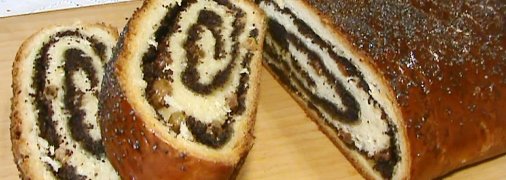 Рулет из дрожжевого теста с маком и изюмом