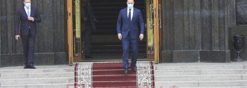 Шмыгаль едва не оконфузился из-за сломанной двери