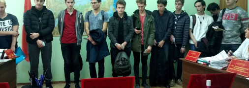 російські призовники чекають, коли поїдуть гарматним м'ясом до Криму