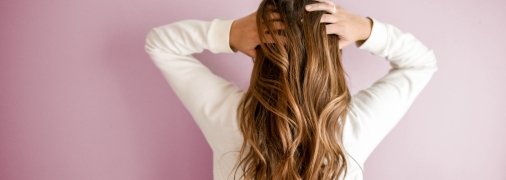 Многослойные стрижки на длинные волосы 2023 - фото