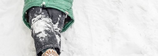 Дитина на снігу