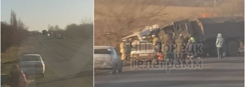 Пропагандисты умалчивают, что грузовик был военным, но на его боку можно рассмотреть оккупационный символ "V"
