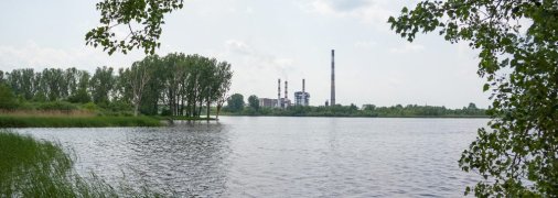 Добротворская ТЭС, вид из водохранилища