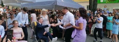 Наперекор болезни: на Волыни школьник с тяжелой формой ДЦП получил золотую медаль за отличную учебу