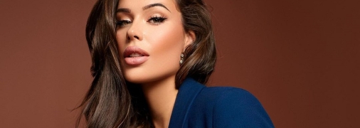 Эмили Боланд опубликовала фото своей разбитой губы