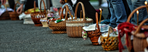 Деякі продукти та речі не варто класти у великодній кошик