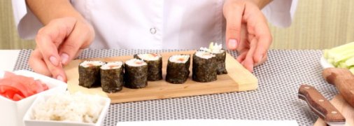 Роллы с лососем и огурцом