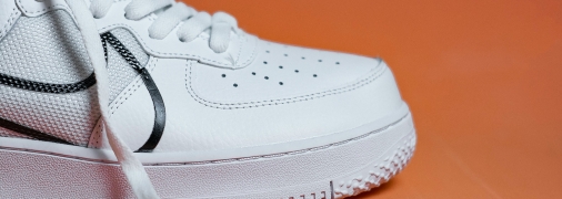 Білі кросівки