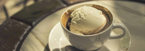 Этот кофе прекрасно освежает в жару (изображение создано с помощью ИИ)