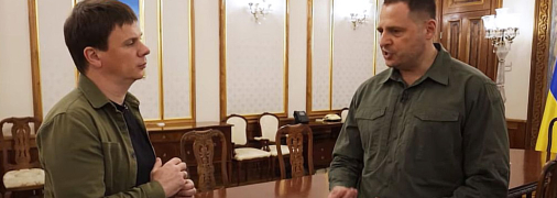 Звинувачення у співпраці з фсб та наявність планів стати президентом: ТОП-9 заяв Андрія Єрмака в інтерв'ю Дмитру Комарову