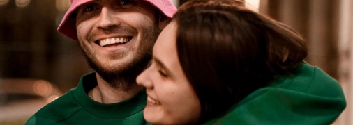 Олег Псюк з дівчиною