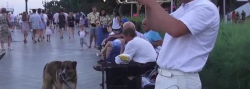 Трубач на набережній Ялти