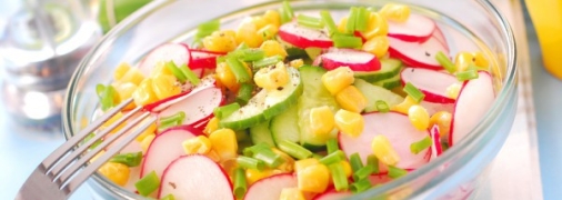 Великолепный салат с редисом и кукурузой
