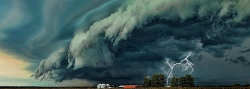 Похолодание на выходных несет в Украину ливни, град, шквалы и вероятность смерчей: прогноз синоптика