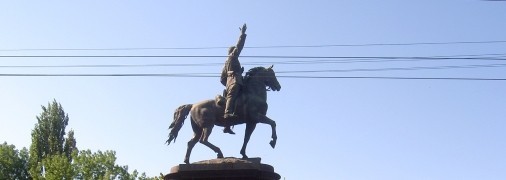 Памятник Щорсу в центре Киева
