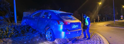 Пьяное вождение привело украинца на клумбу