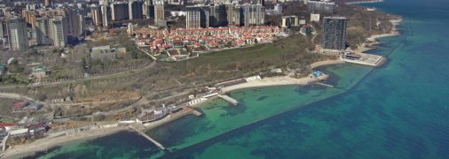 "Просто болото": українка показала, що стало з популярним пляжем в Одесі (відео)