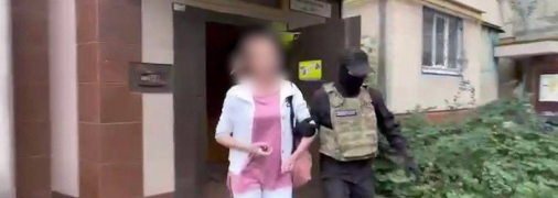 Жінка з поплічником грабувала під час окупації покинуті ломбарди