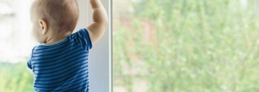 Однорічний малюк дивом вижив після падіння з 5-го поверху в Запорізькій області