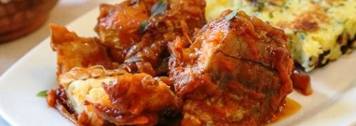 Рыба с овощами в томатном соусе – прекрасный и быстрый обед