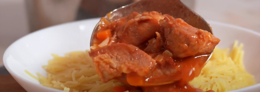 Такий гуляш ідеально смакуватиме з будь-яким гарніром