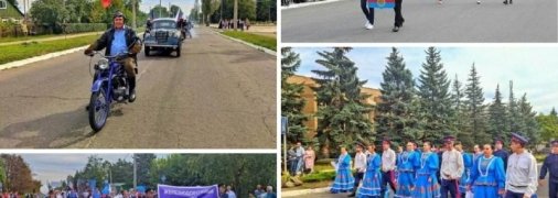 Жители донецкого города подняли флаги РФ.