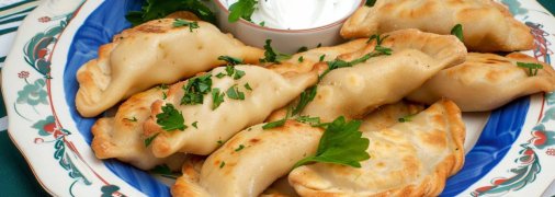 Эти вареники станут отличным вариантом обеда (изображение создано с помощью ИИ)