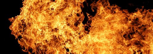 Под Днепром 17-летняя девушка едва не сожгла себя заживо: соседка озвучила невероятную версию ЧП