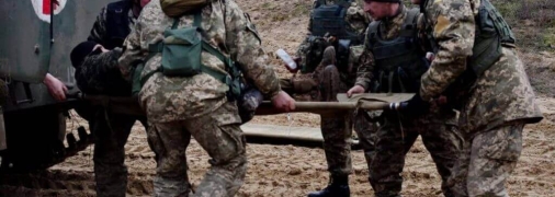 Пораненого бійця евакуювати досить важко