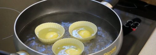 Яйца-пашот в силиконовых формочках